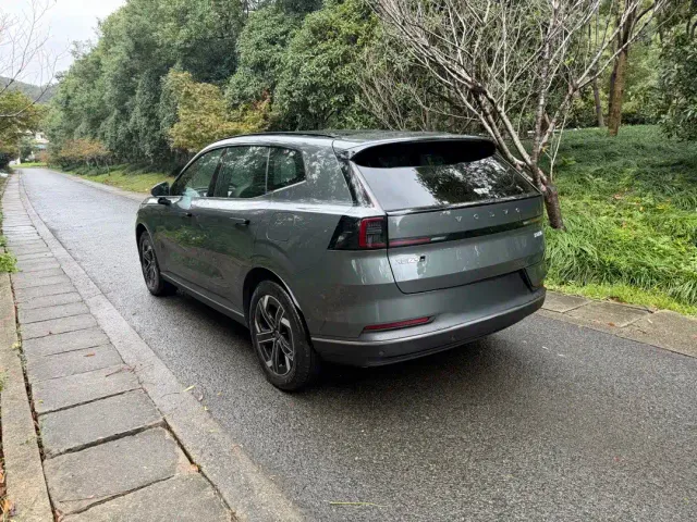 Volvo XC70 Plug-in Hybrid — Фото автомобиля 16