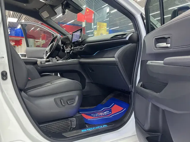 Toyota Sienna — Фото автомобиля 8