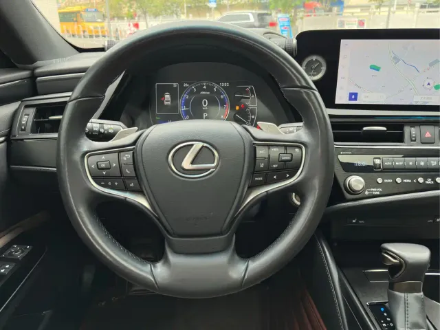 Lexus ES — Фото автомобиля 13