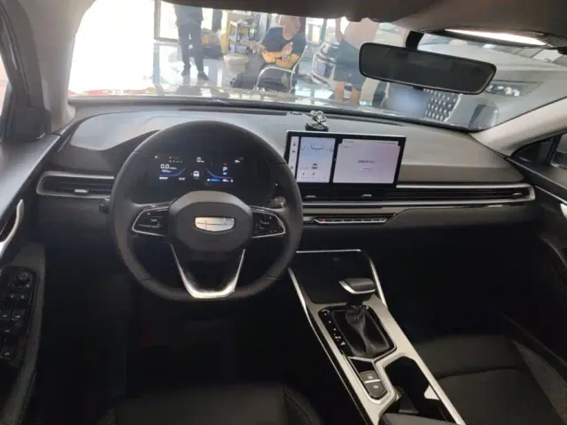 Geely Emgrand — Фото автомобиля 5