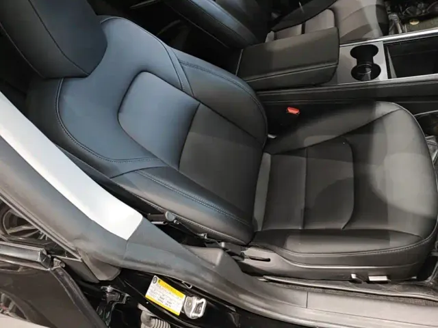 Tesla Model 3 — Фото автомобиля 24