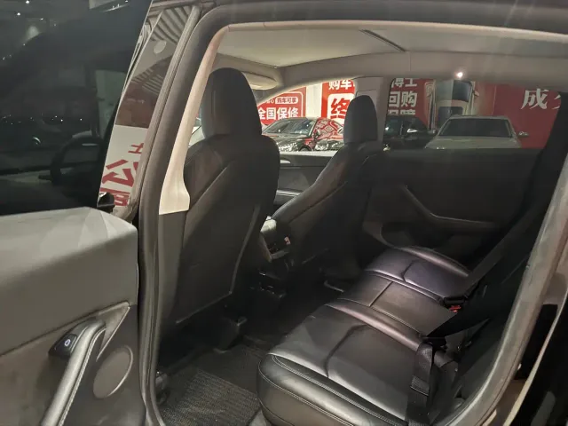 Tesla Model Y — Фото автомобиля 9