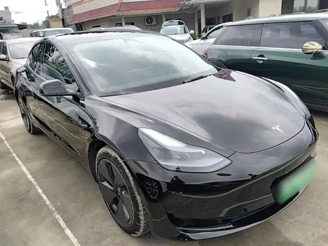 Tesla Model 3 — Фото автомобиля 3