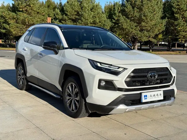 Toyota RAV4 — Фото автомобиля 2