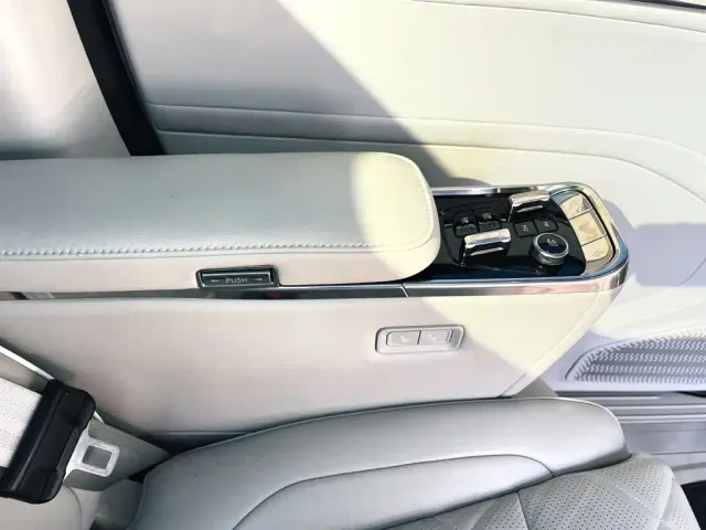 Volvo EM90 — Фото автомобиля 15