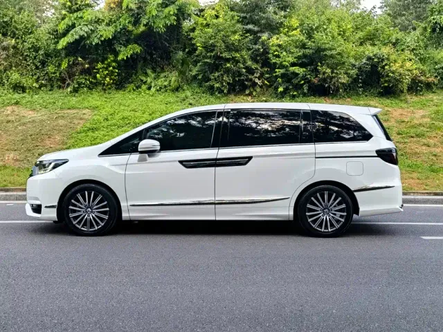 Honda Elysion — Фото автомобиля 4