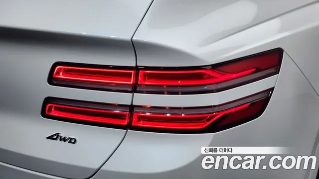 Genesis GV80 — Фото автомобиля 23