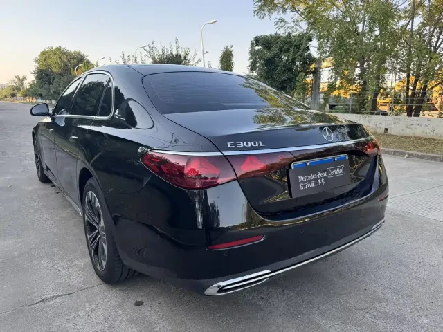 Mercedes-Benz E-Class — Фото автомобиля 11