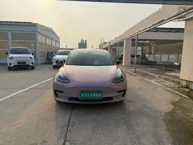 Tesla Model 3 — Фото автомобиля 2