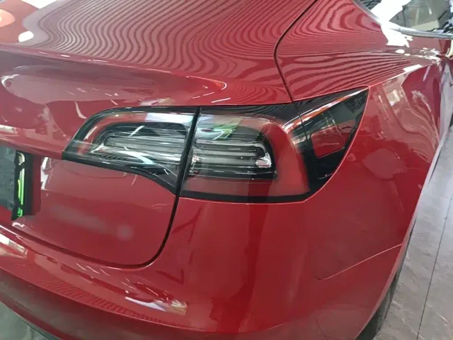 Tesla Model 3 — Фото автомобиля 7