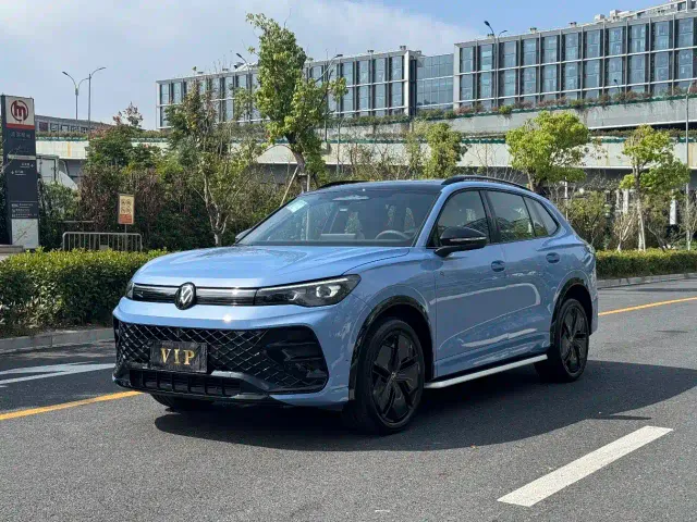 Фотография автомобиля — Volkswagen Tiguan L