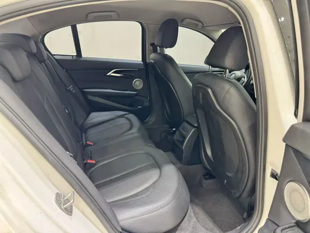 BMW 1 Series — Фото автомобиля 6