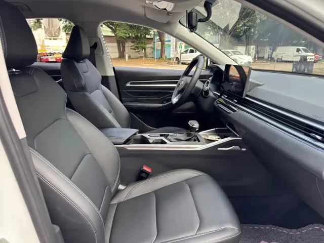 Geely Emgrand — Фото автомобиля 18