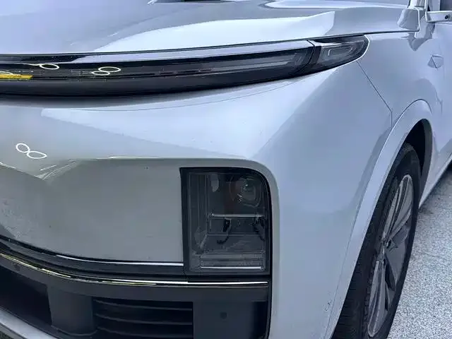 Li Auto L8 — Фото автомобиля 9