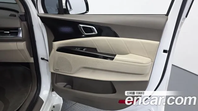 Kia Carnival Generation 4 — Фото автомобиля 23