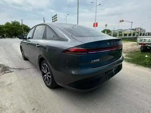 Roewe D6 — Фото автомобиля 9