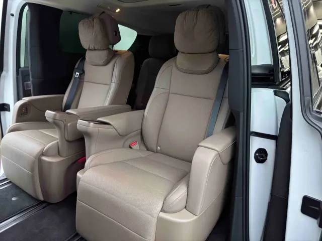 Li Auto MEGA — Фото автомобиля 12