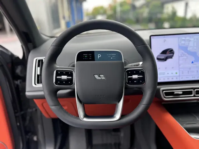 Li Auto L9 — Фото автомобиля 16