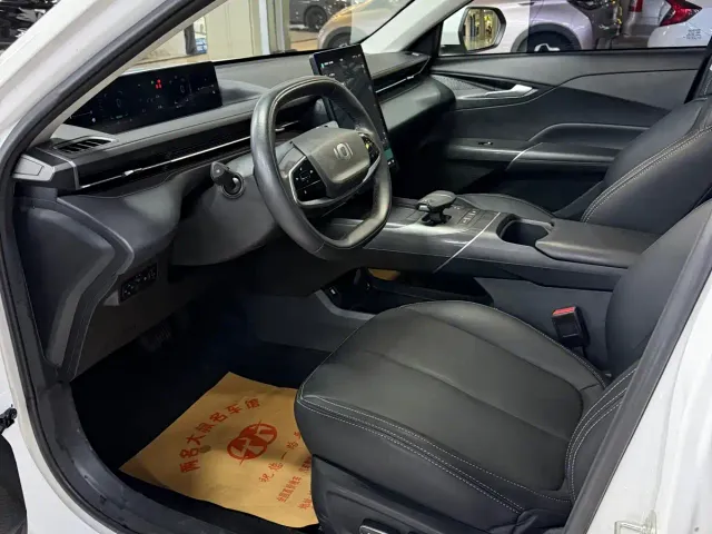 Changan Qiyuan A05 — Фото автомобиля 4