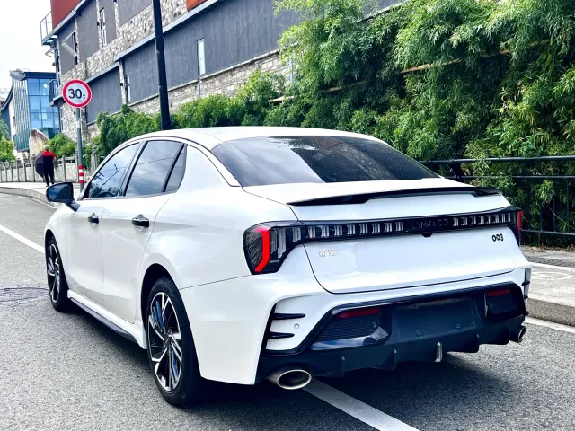 Lynk & Co 03 — Фото автомобиля 7