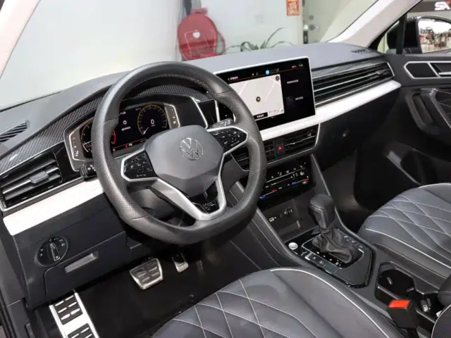 Volkswagen Tiguan L — Фото автомобиля 10