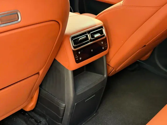 Li Auto L6 — Фото автомобиля 11