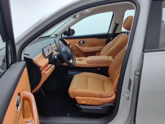 Leapmotor C10 — Фото автомобиля 10