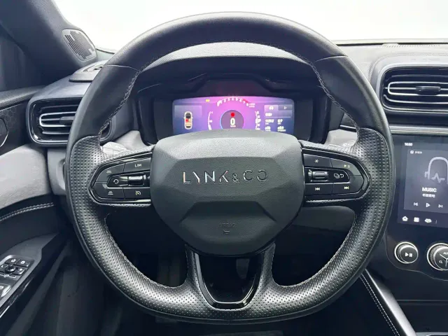 Lynk & Co 03 — Фото автомобиля 14