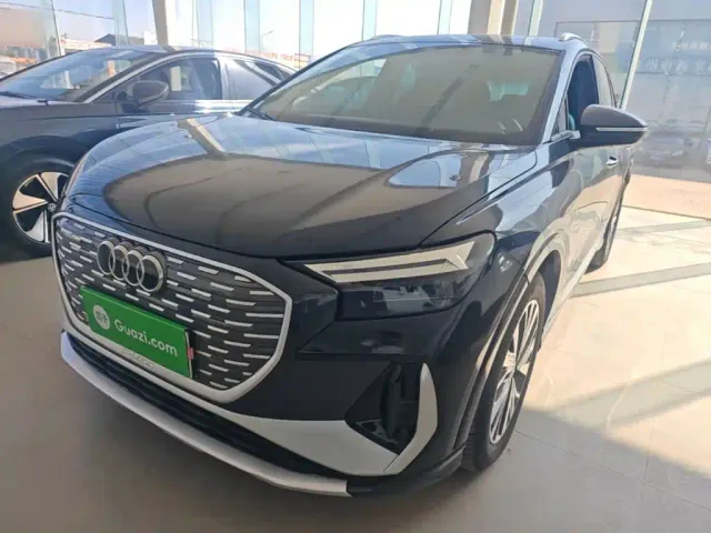 Фотография автомобиля — Audi Q4 e-tron