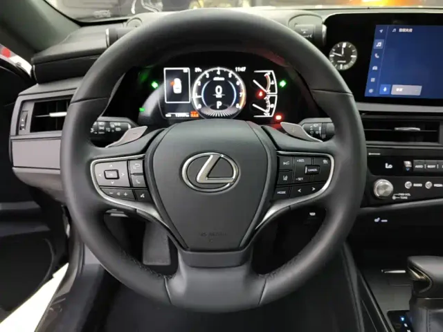 Lexus ES — Фото автомобиля 10