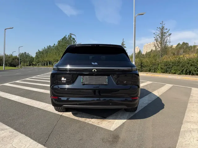 Li Auto L7 — Фото автомобиля 5