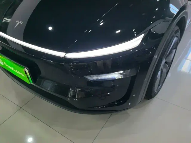 Tesla Model Y — Фото автомобиля 23