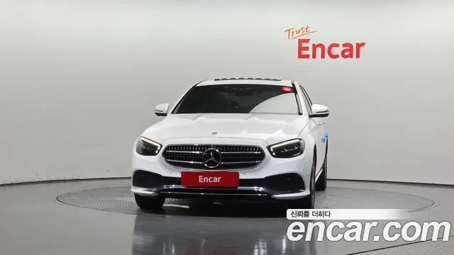 Mercedes-Benz E-Class — Фото автомобиля 3