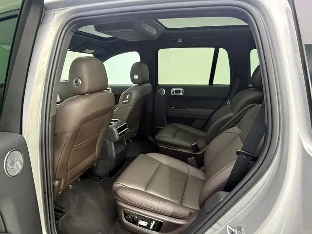 Li Auto L8 — Фото автомобиля 10