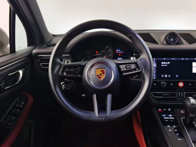 Porsche Macan — Фото автомобиля 9