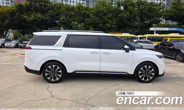 Kia Carnival Generation 4 — Фото автомобиля 4