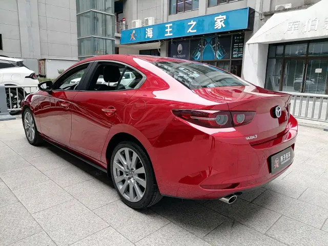 Mazda Axela — Фото автомобиля 4