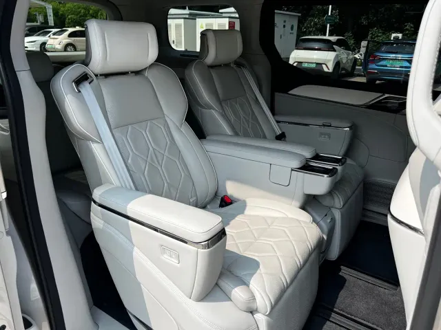 Volvo EM90 — Фото автомобиля 23