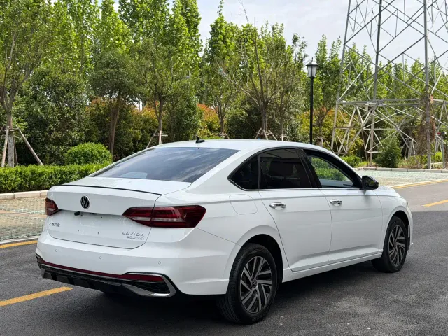 Volkswagen Lavida — Фото автомобиля 9