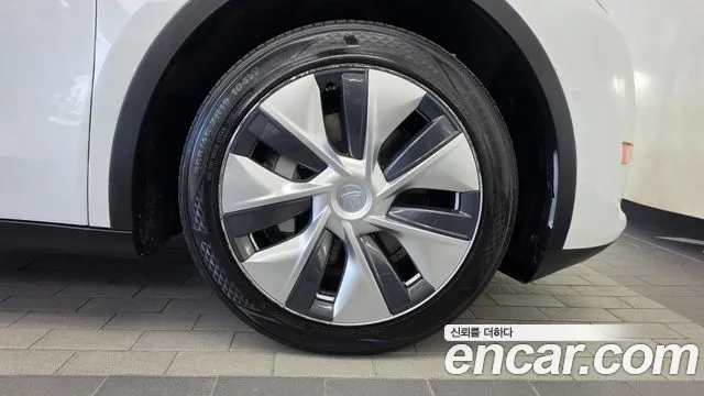 Tesla Model Y — Фото автомобиля 6