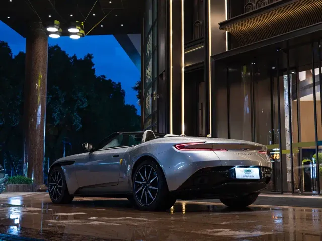 Aston Martin DB11 — Фото автомобиля 3