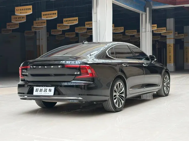 Volvo S90 — Фото автомобиля 11