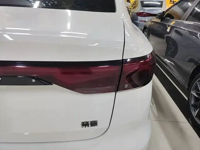 Geely Emgrand — Фото автомобиля 7