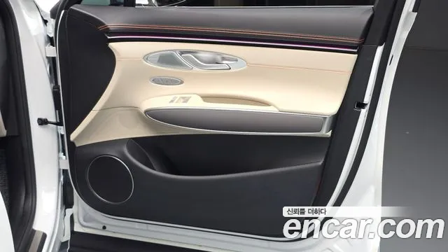 Genesis GV70 — Фото автомобиля 14