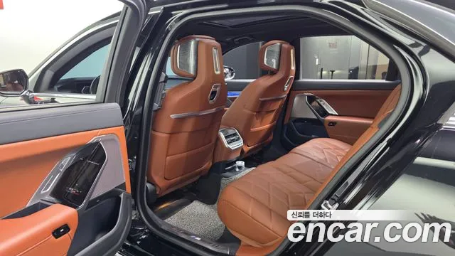 BMW 7 Series G70 — Фото автомобиля 16