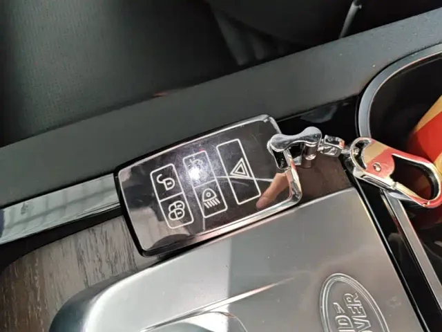 Land Rover Discovery Sport — Фото автомобиля 8