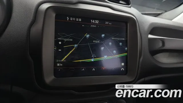 Jeep Renegade — Фото автомобиля 15
