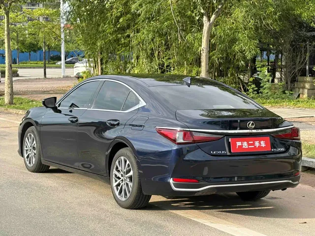Lexus ES — Фото автомобиля 5