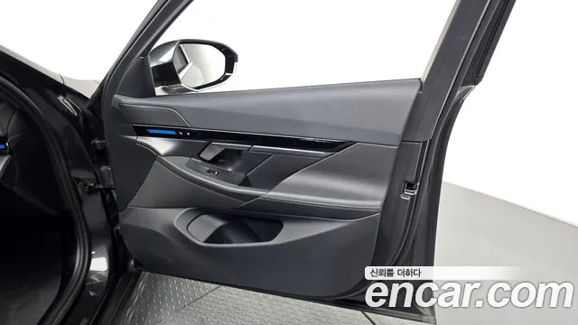 BMW 5 Series G60 — Фото автомобиля 24