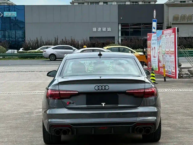 Audi S4 — Фото автомобиля 5